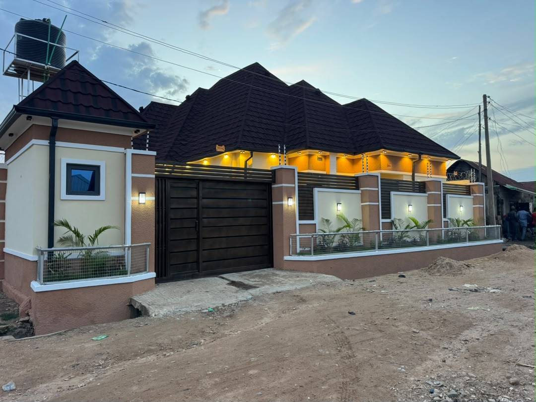 4BEDROOM HOUSE FOR SALE 