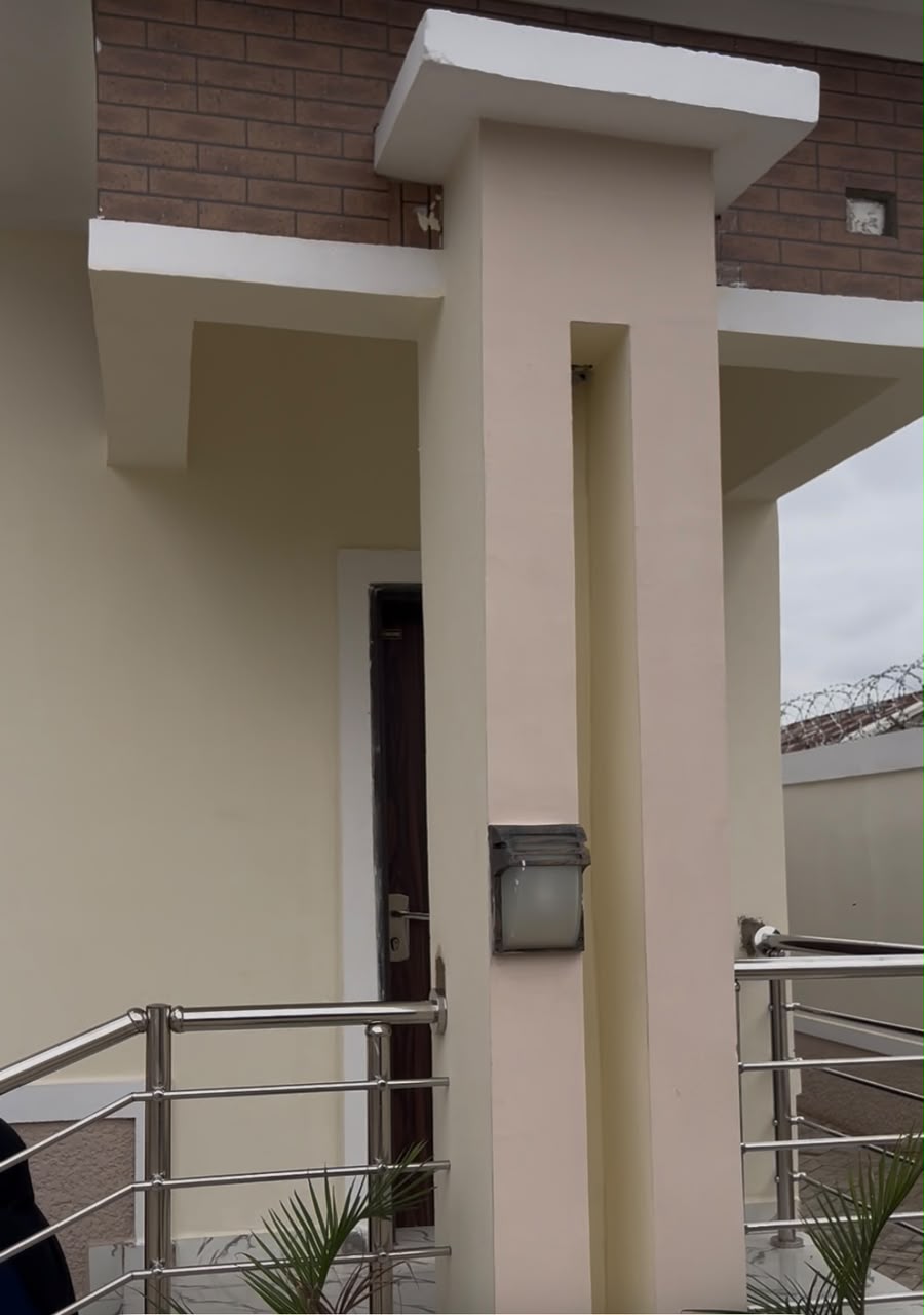 A luxurious 3bedroom 2parlors House For Sale  
