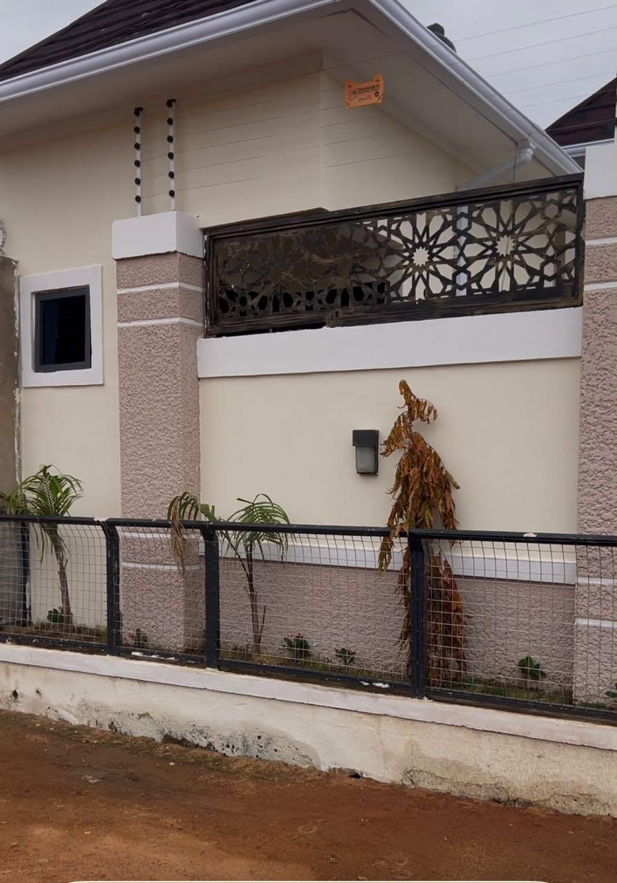 A luxurious 3bedroom 2parlors House For Sale  