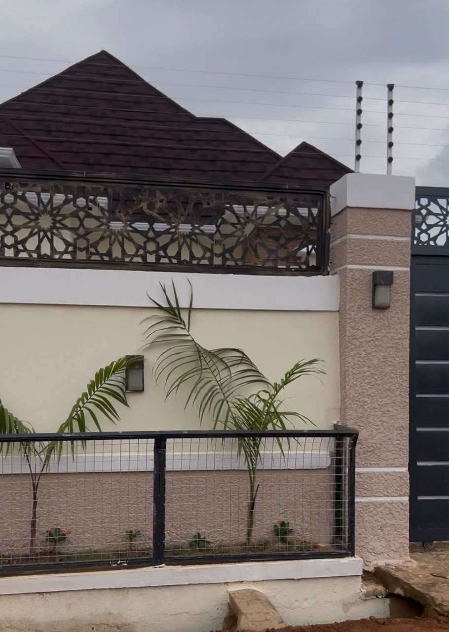 A luxurious 3bedroom 2parlors House For Sale  